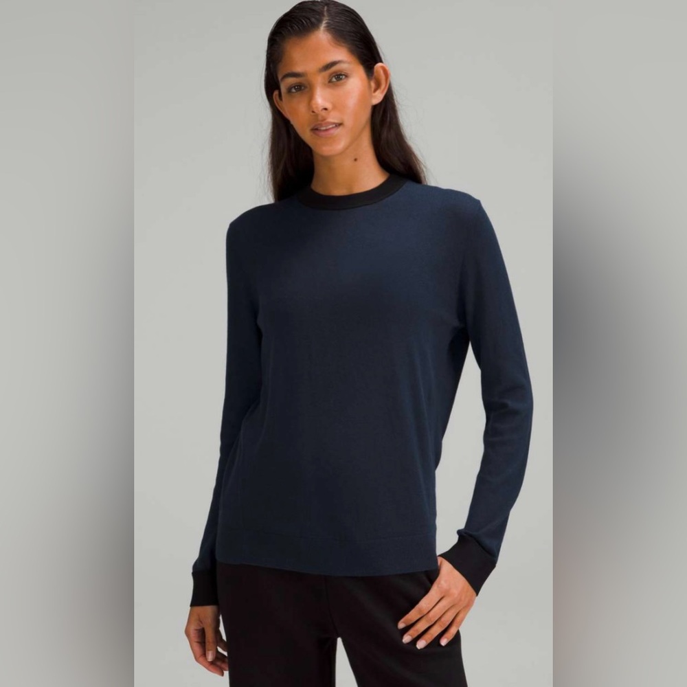 Lululemon Silk Blend Crew Nexk Sweater in True Navy/Black Size 10